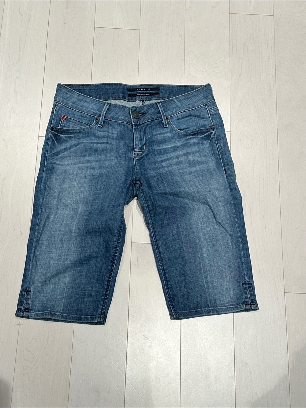 Hudson Women's Mid-Blue Denim low rise Bermuda denim shorts - size 26